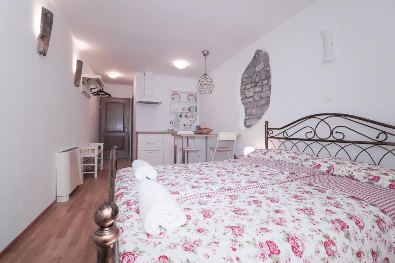 Pia Apartment *