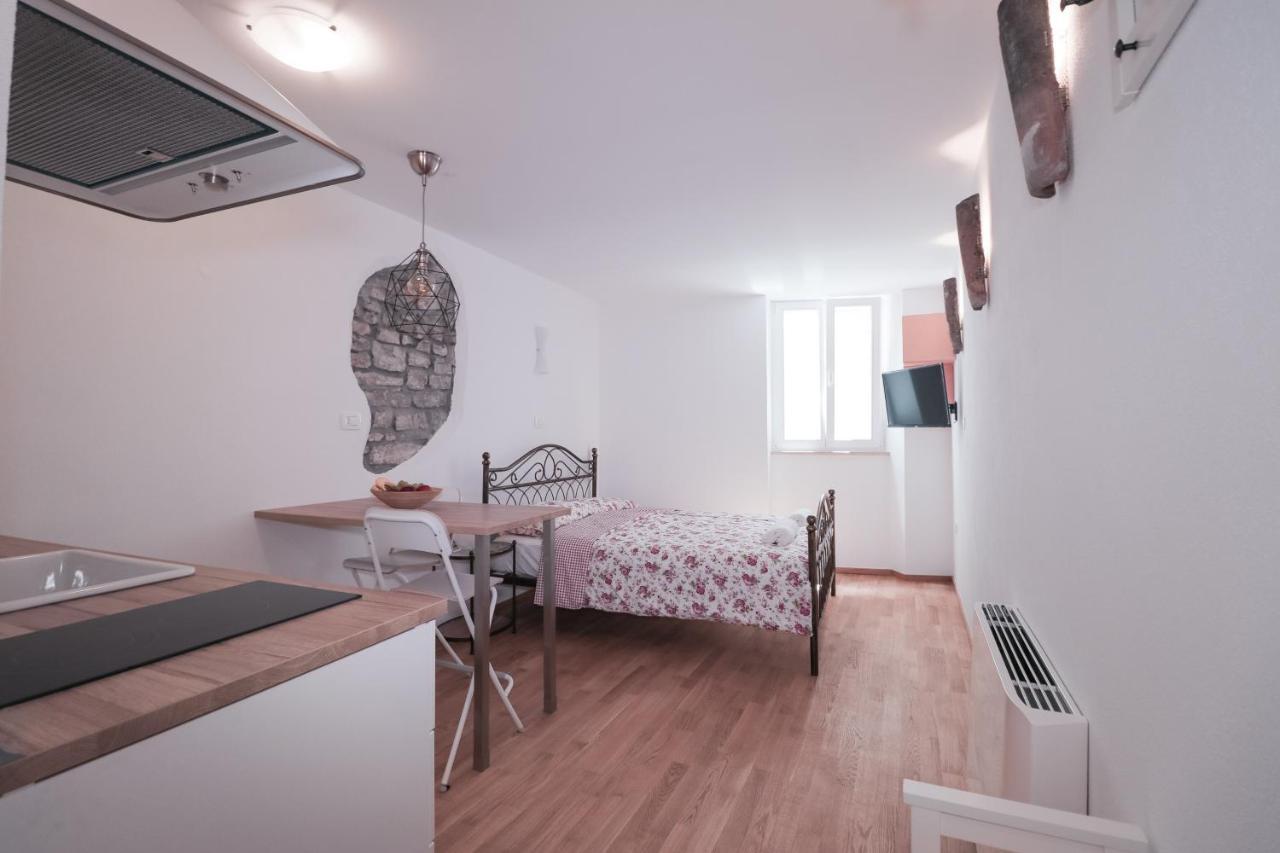 Pia Apartment *